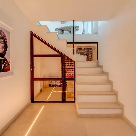 Gigaro Villa *